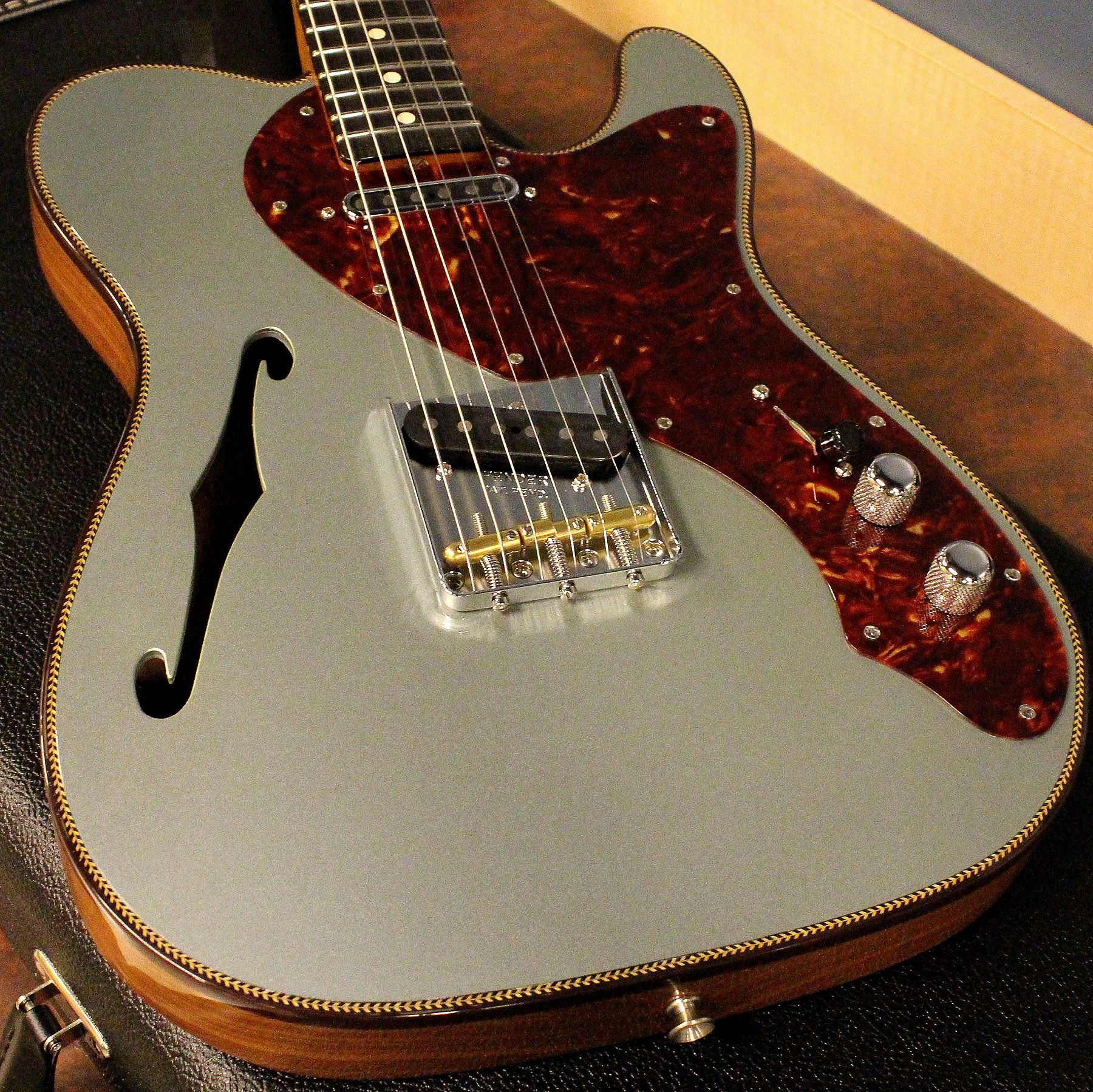 Fender Custom Shop Limited Artisan Thinline Telecaster - Faded, Aged Ice Blue Metallic - Image 12