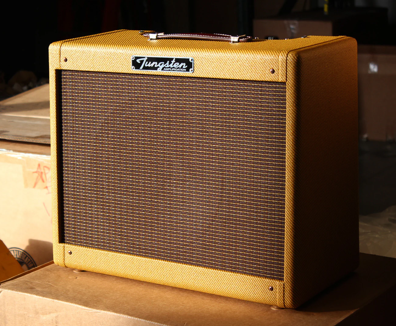 Tungsten Crema Wheat Amp - Lacquered Tweed - Image 4