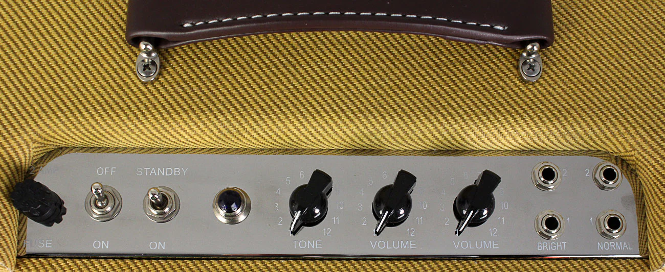 Victoria Amplifier 20210 2x10 Combo, V-Front, Half Power Switch - B-Stock - Image 4